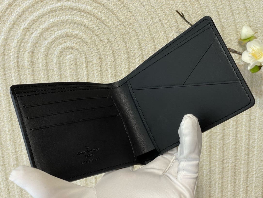 Louis Vuitton M82072 Multiple Wallet