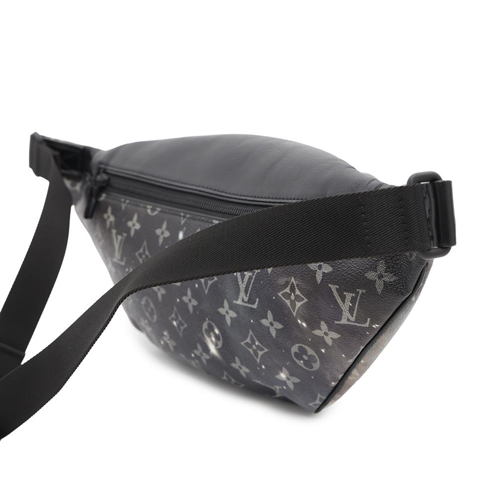 LOUIS VUITTON Discovery Bumback NoirM44444 Monogram / Galaxy