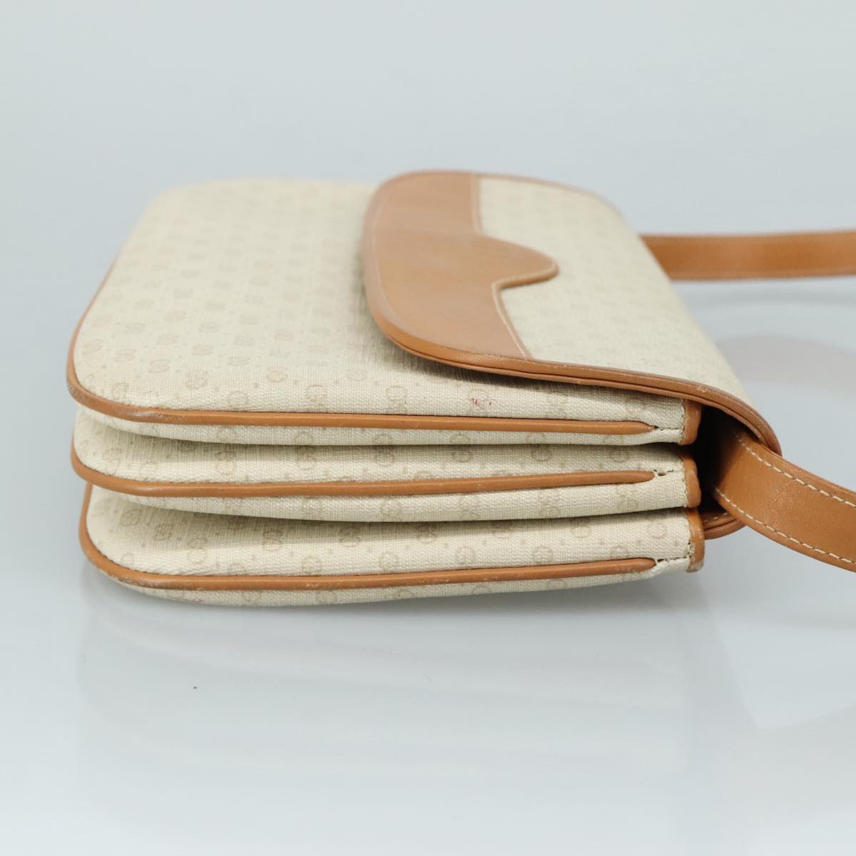 Gucci Gg Canvas White Canvas Shoulder Bag