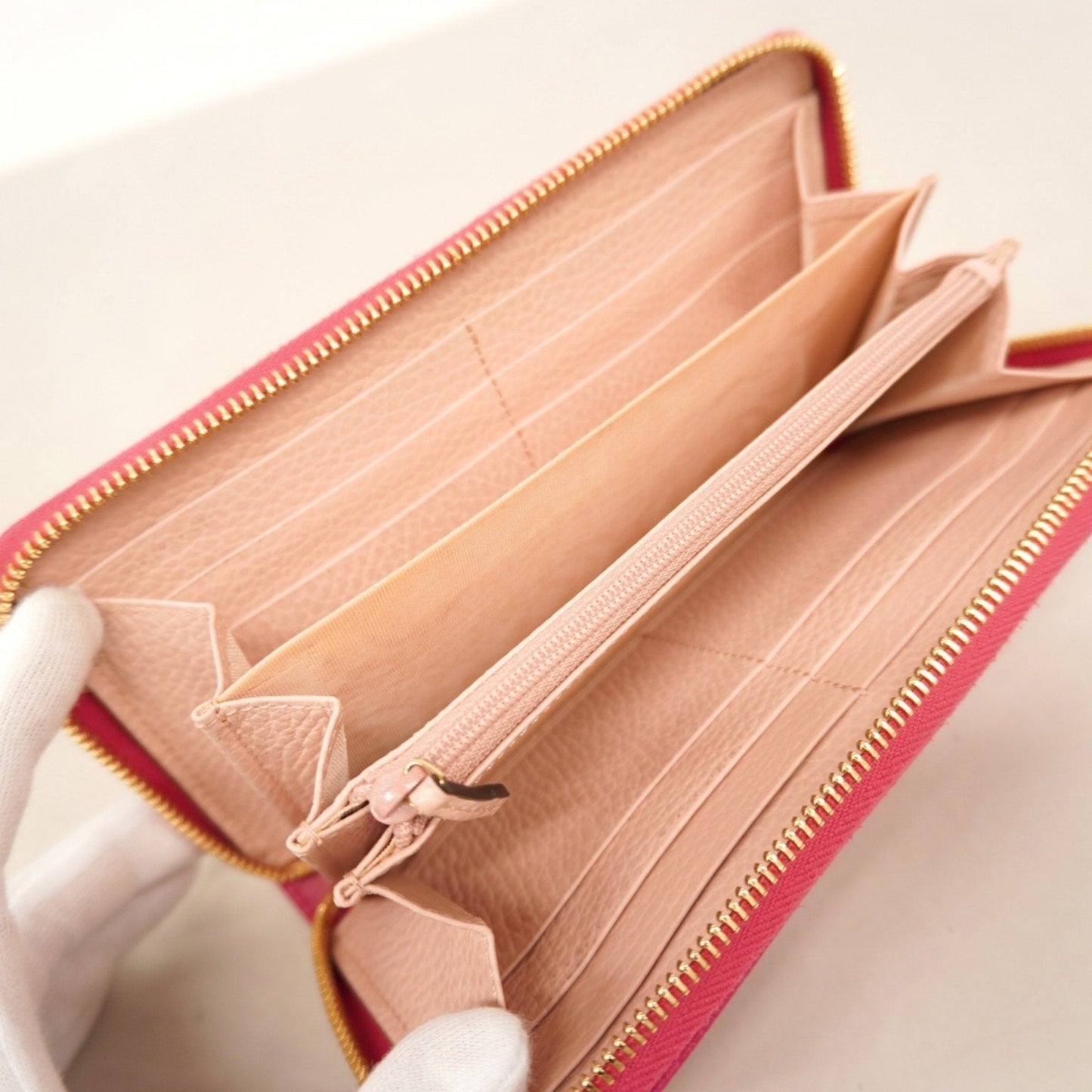 Gucci Pink Leather Long Wallet (Bi-Fold)