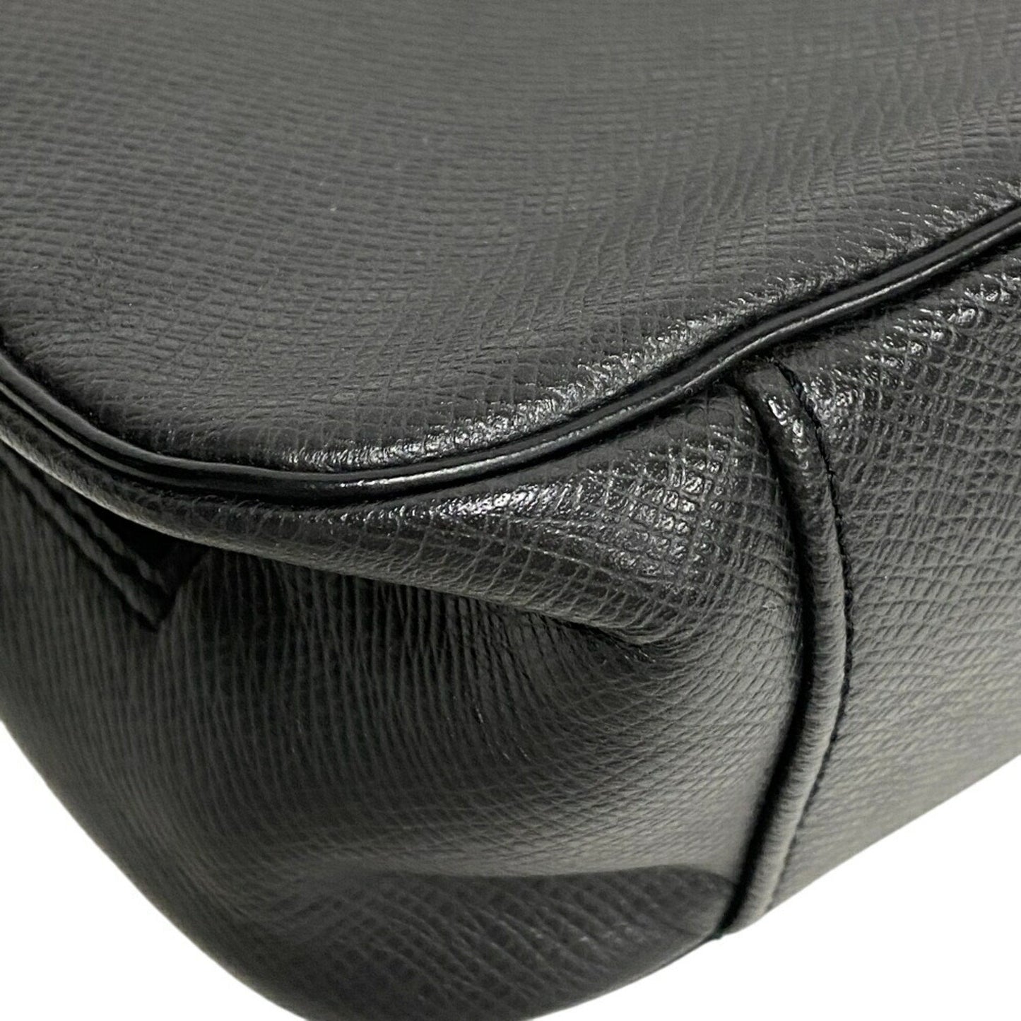 Kasai Clutch Taiga Leather