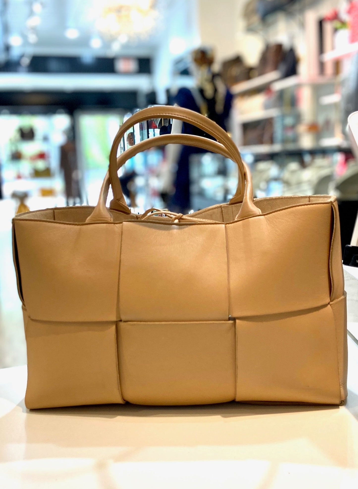 BOTTEGA VENETA MEDIUM ACRO TOTE BAG