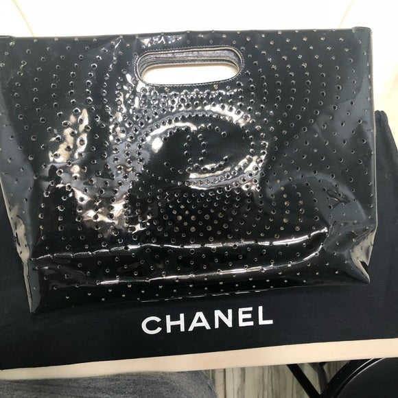 CHANEL CC PERFORATED PATENT CLUTCH BAG