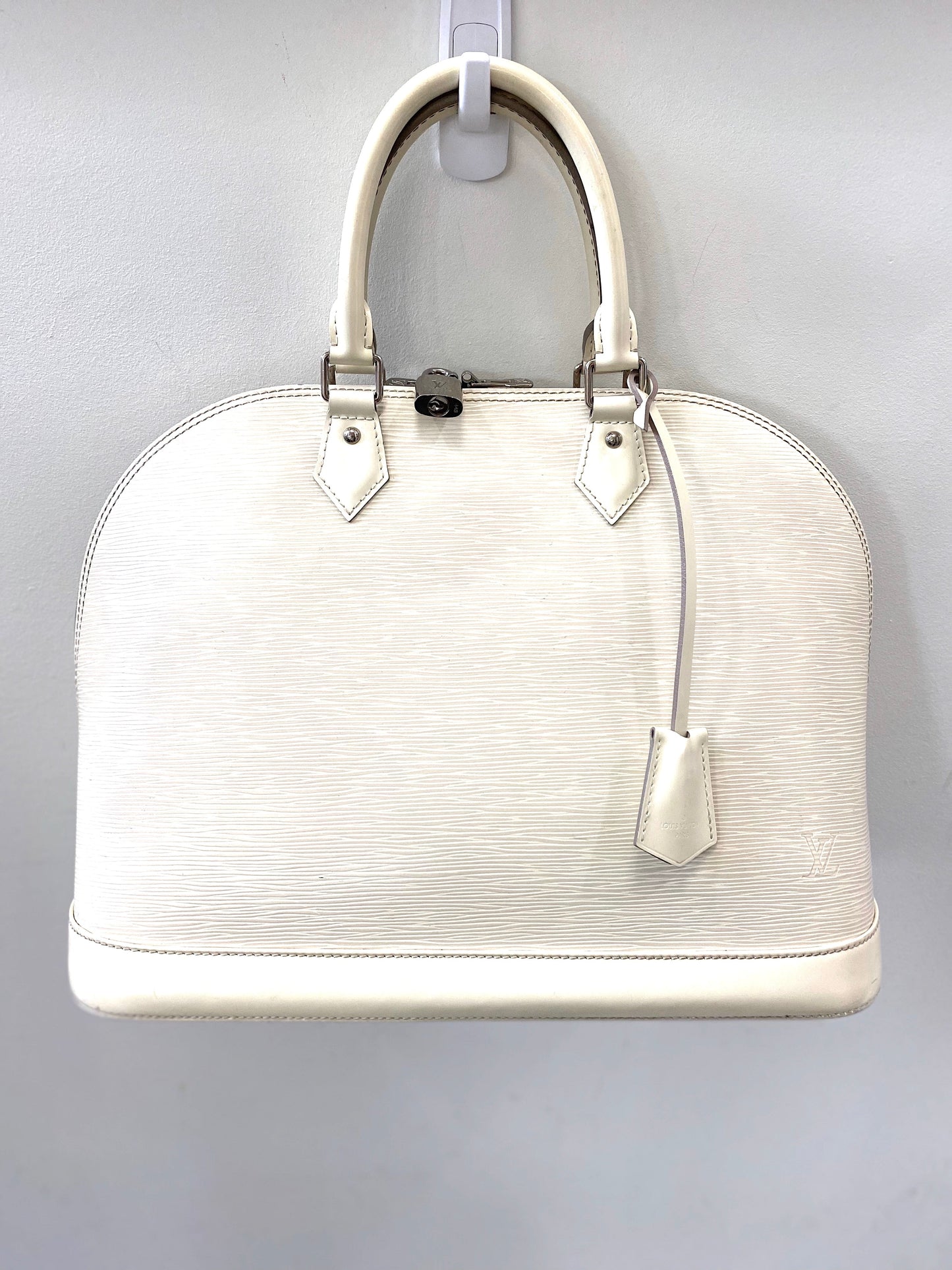 LOUIS VUITTON EPI LEATHER ALMA GM IVORY