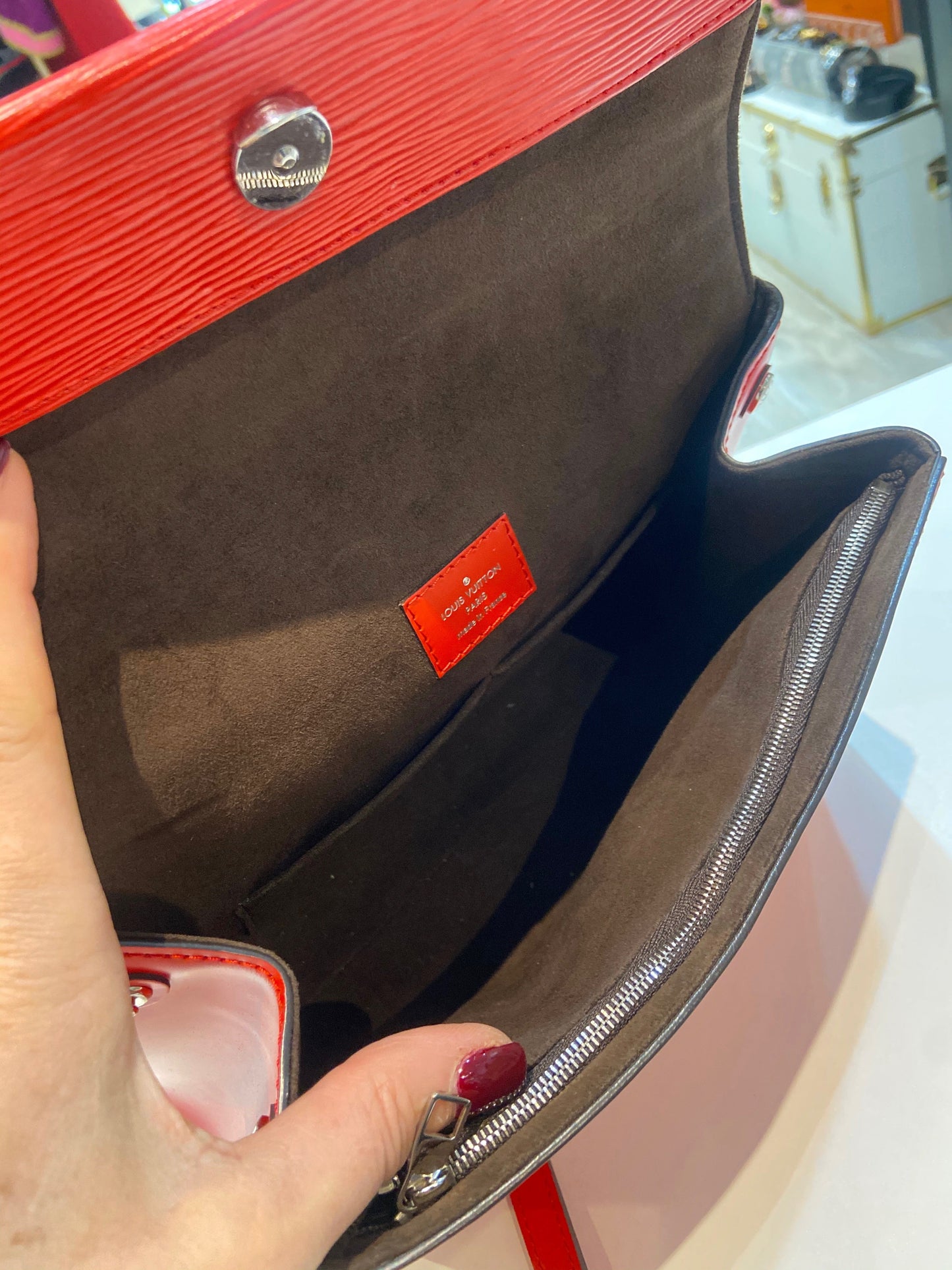 LOUIS VUITTON EPI LEATHER CLUNY MM SATCHEL BAG