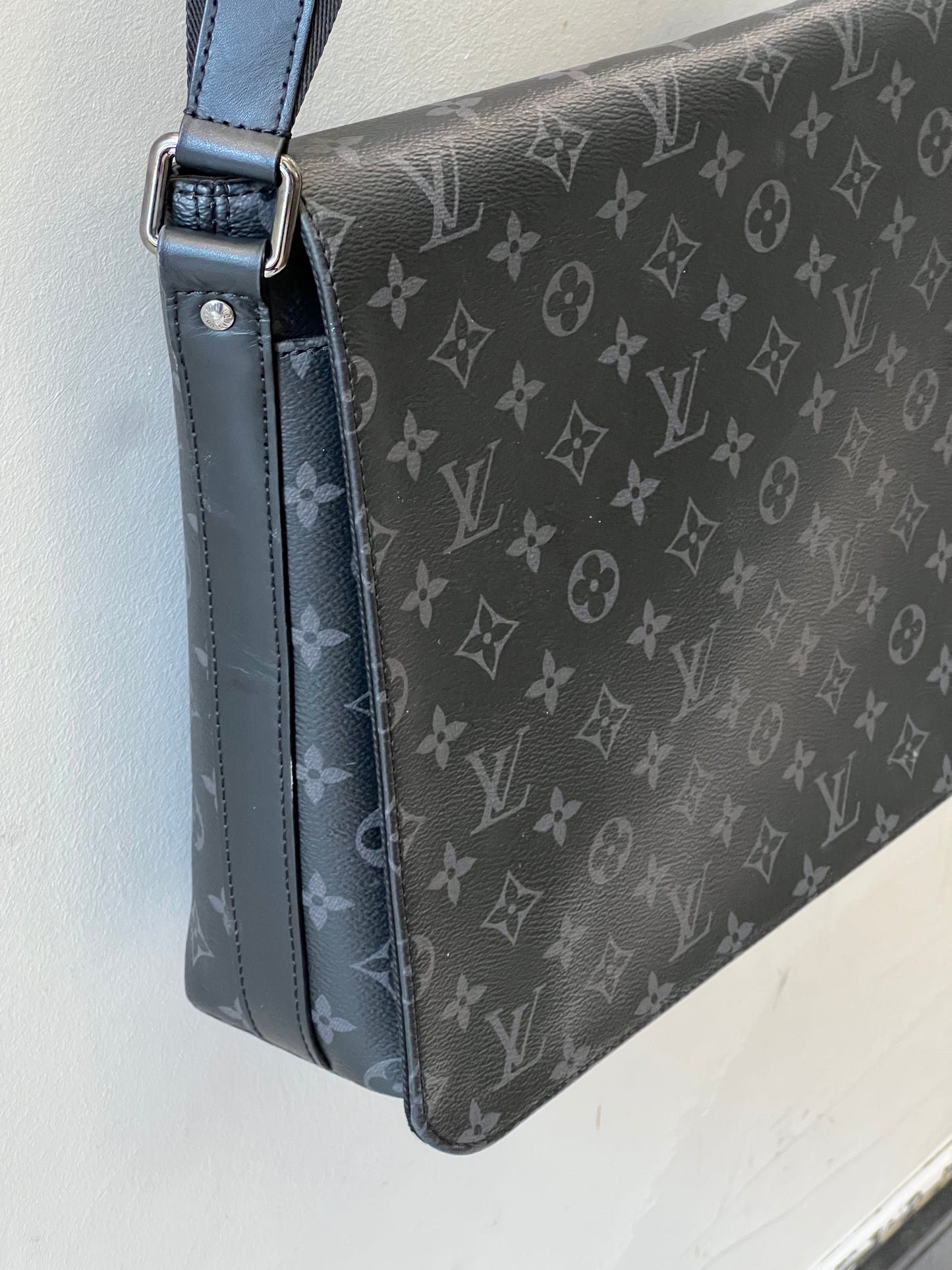 LOUIS VUITTON MONOGRAM ECLIPSE DISTRICT MM BAG