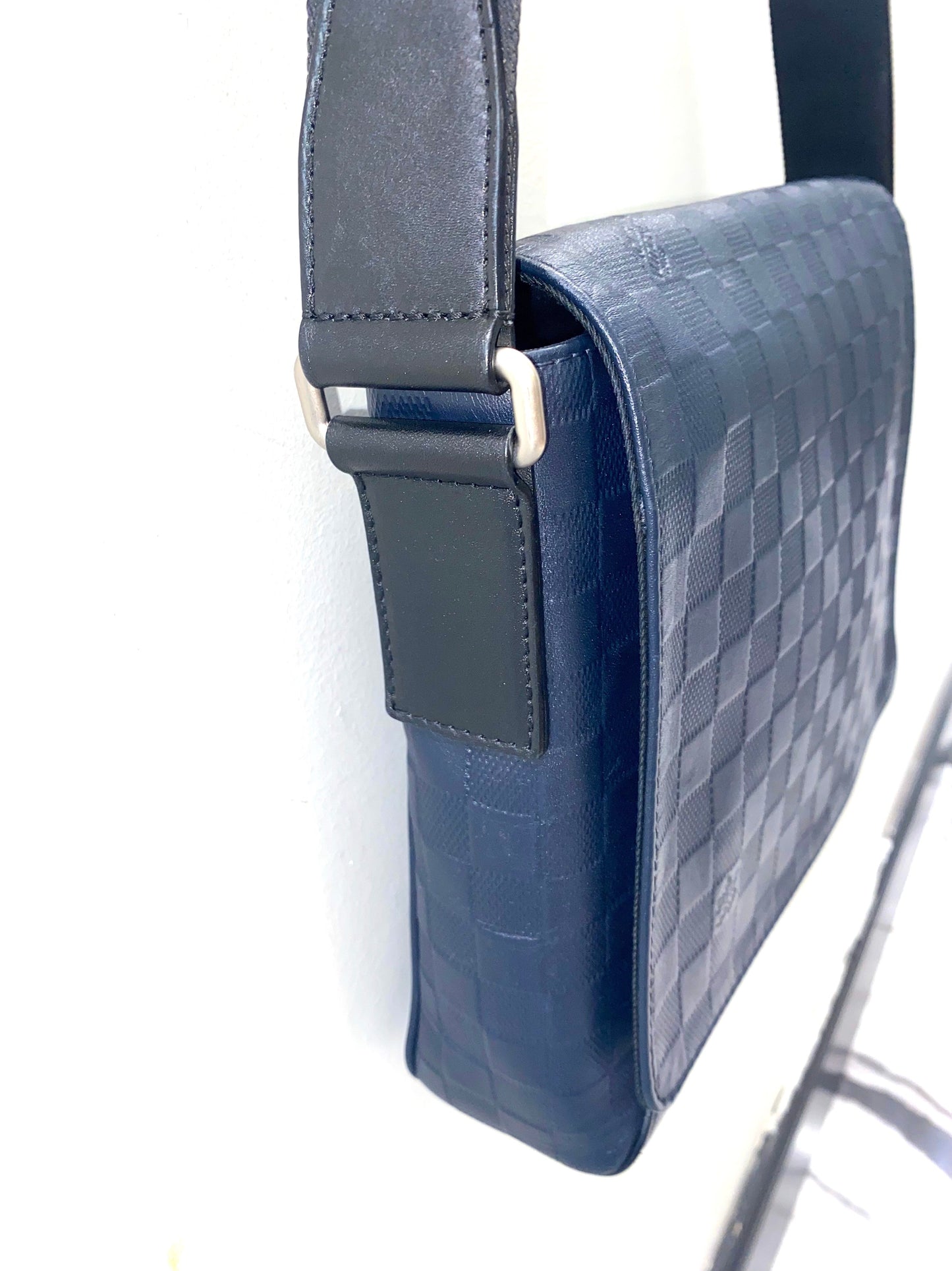 LOUIS VUITTON DAMIER INFINITY MESSENGER BAG