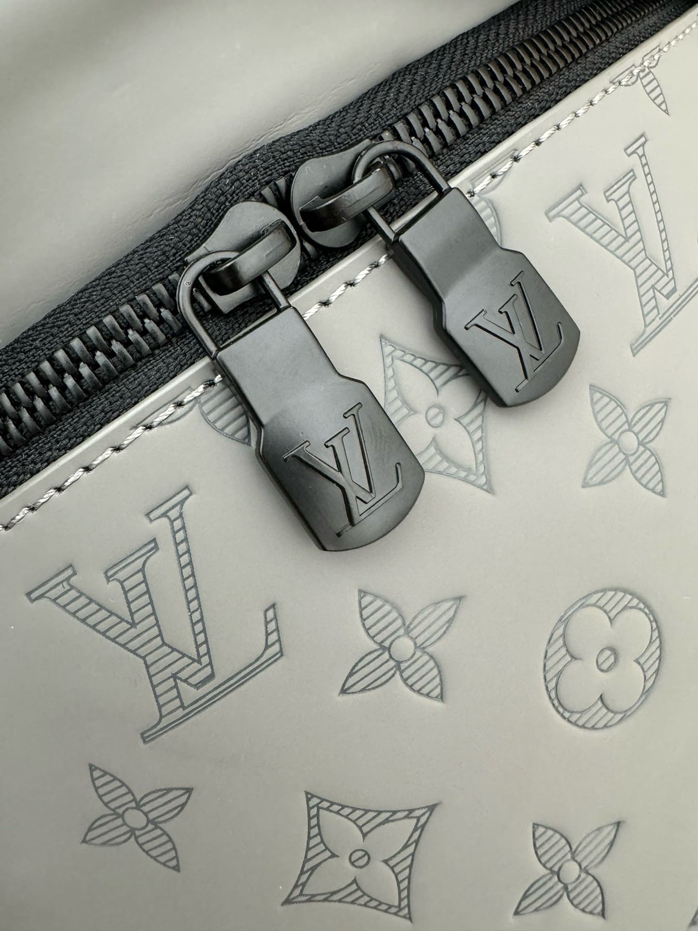 Louis Vuitton M46108 Discovery Bumbag
