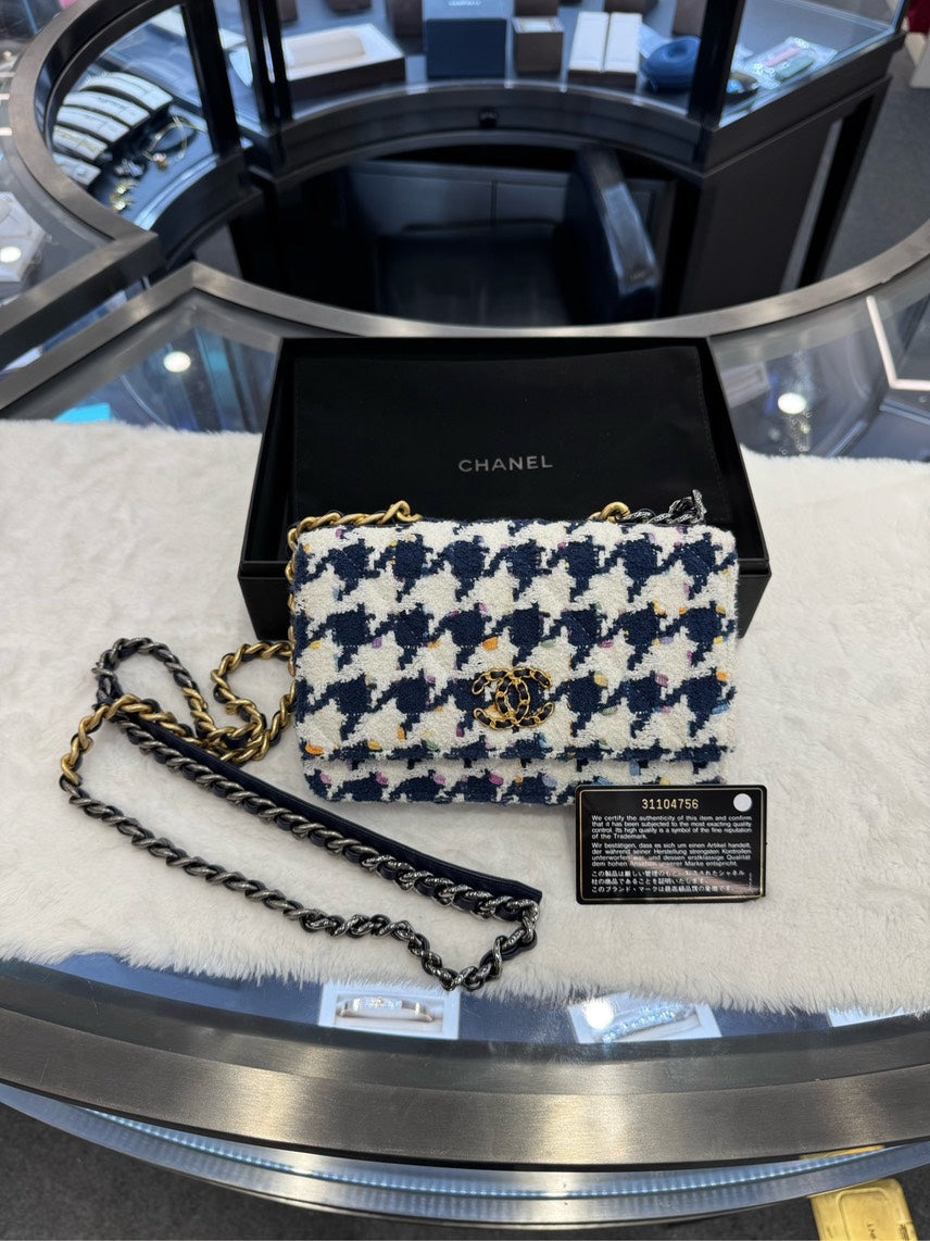 Chanel Preloved Houndstooth Wallet on Chain WOC Blue/White Clutch