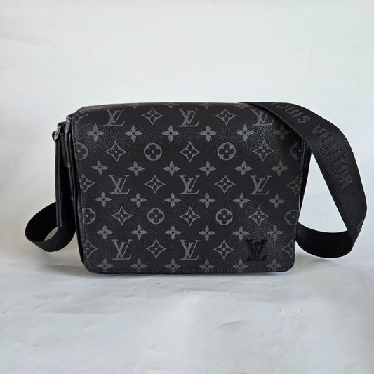 Louis Vuitton District PM Messenger Mens Bag