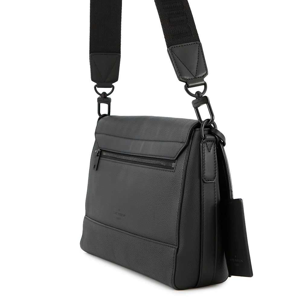 LOUIS VUITTON takeoff messenger NoirM57080 Grain Leather