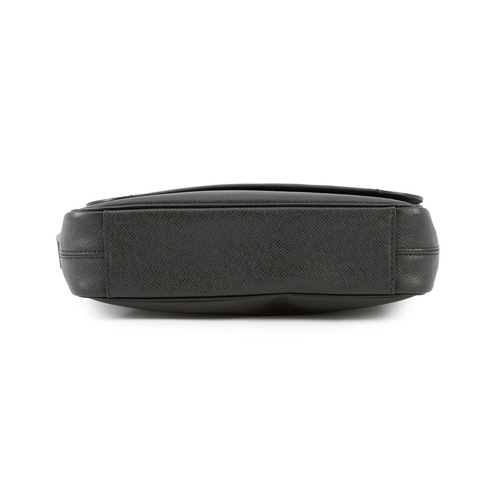 LOUIS VUITTON Roman NoirM32726 Taiga Leather Size PM