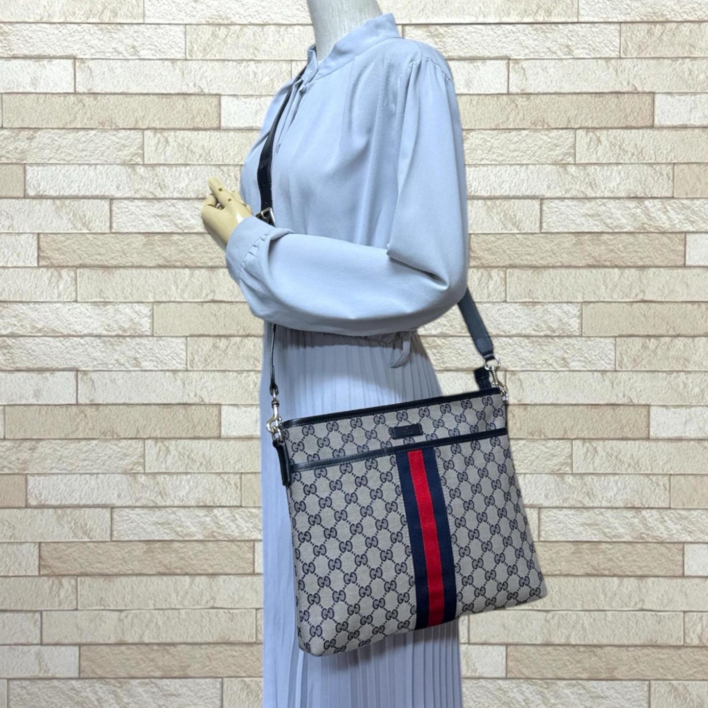 Gucci Gg Canvas Beige Navy Gg Canvas Shoulder Bag