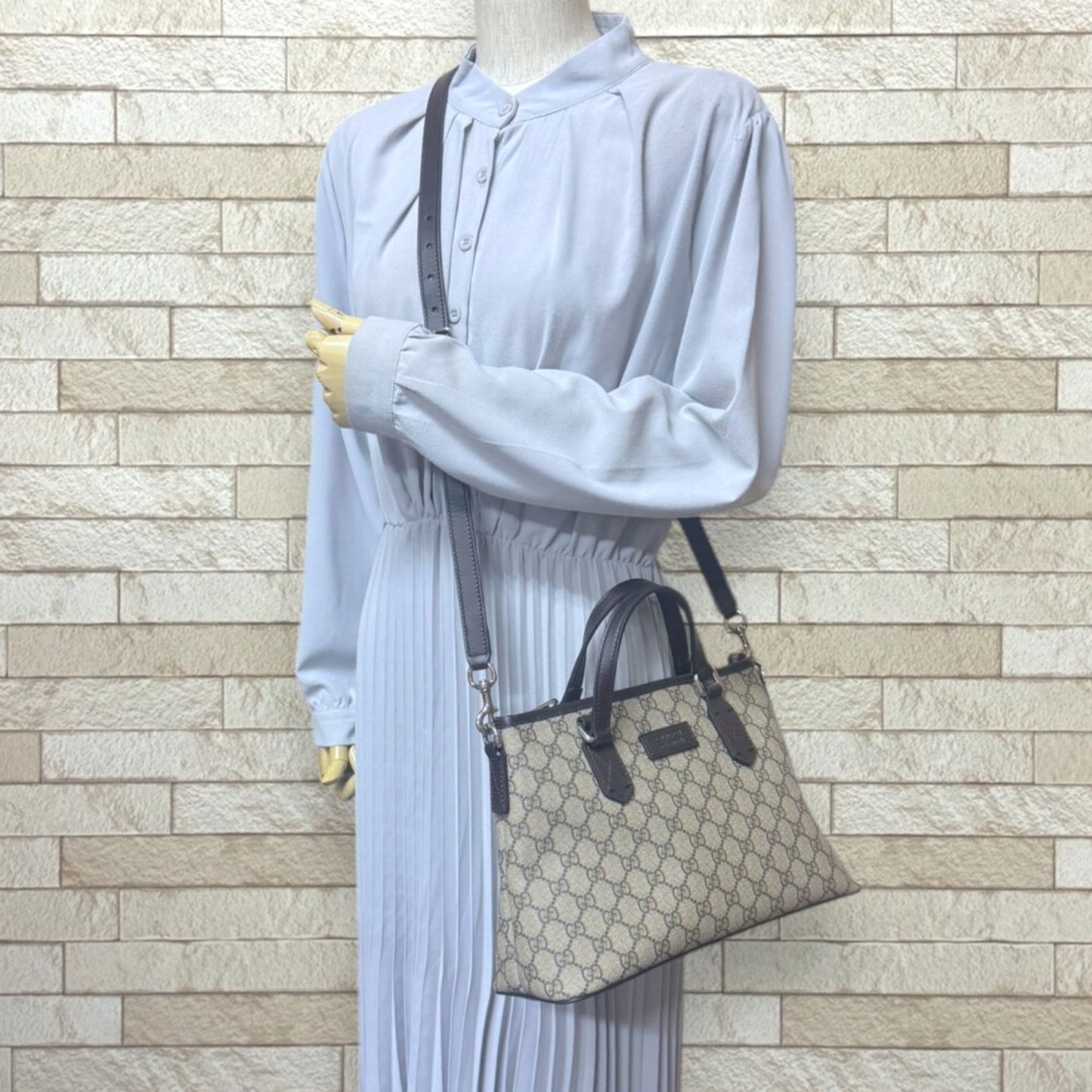 Gucci Beige Brown Gg Supreme Shoulder Bag