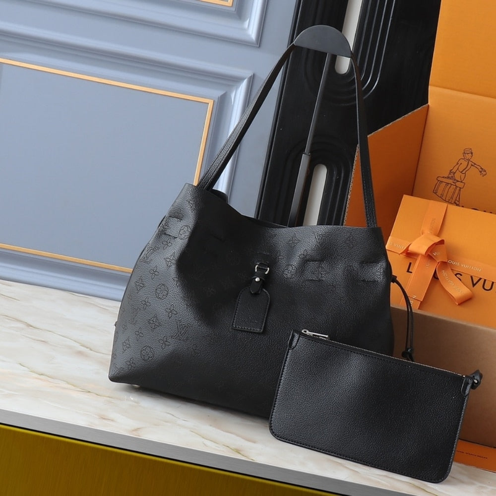 LOUIS VUITTON BOUNDLESS BAG BLACK 16CM M13179