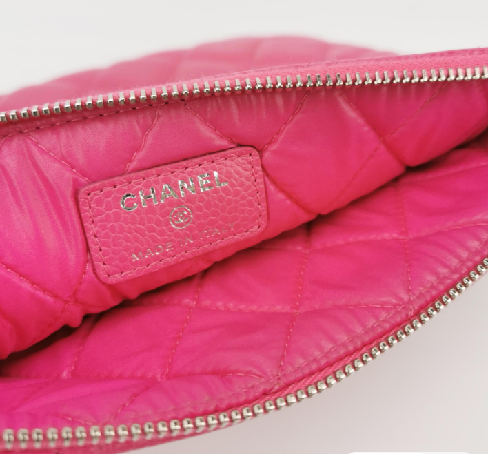 Preloved Chanel clutch pink 24122678997243