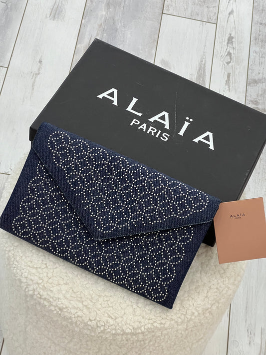 ALAÏA OUM ARABESQUE STUDDED ENVELOPE CLUTCH BAG