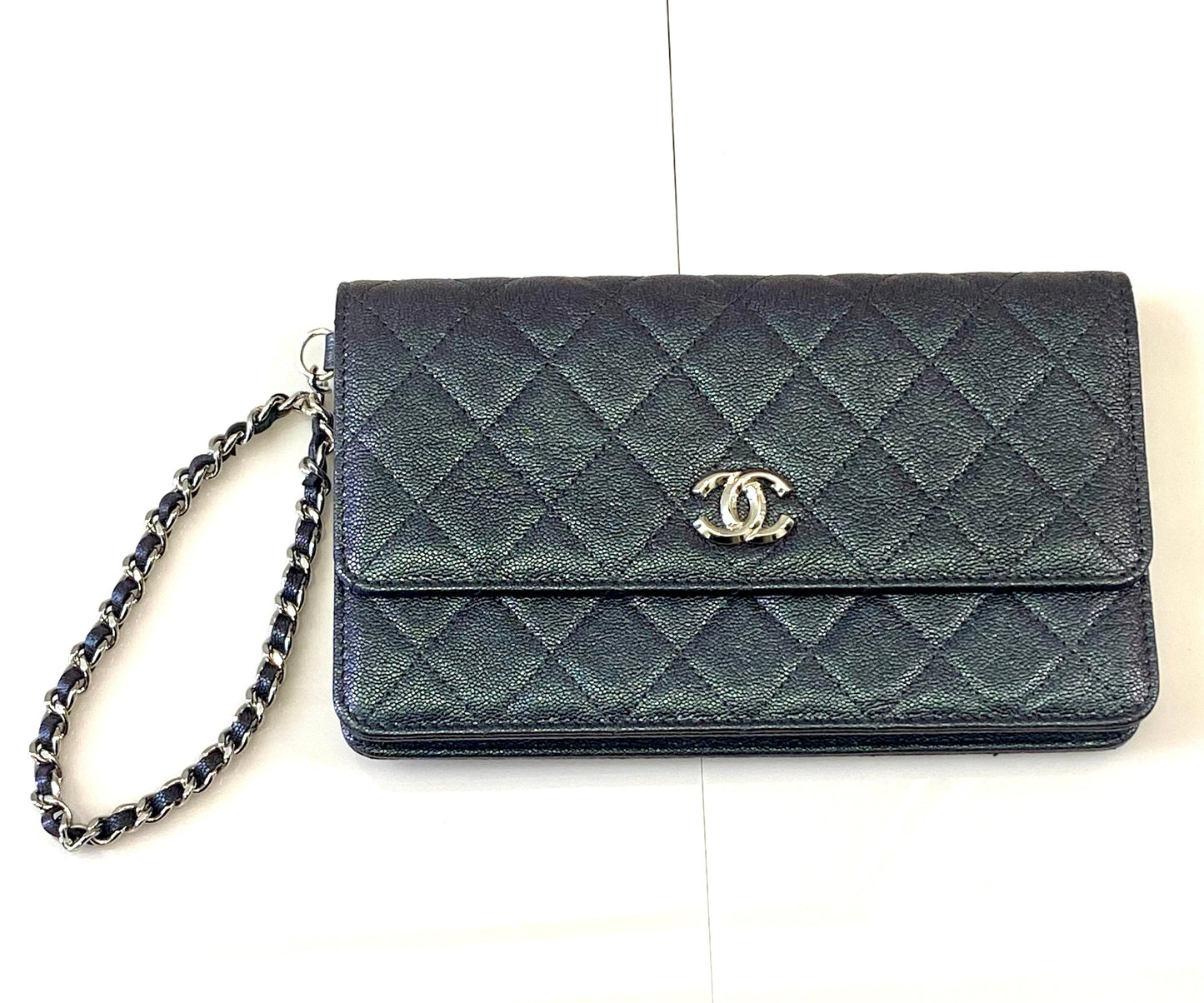 CHANEL IRIDESCENT CAVIAR QUILTED CLUTCH WRISTLET
