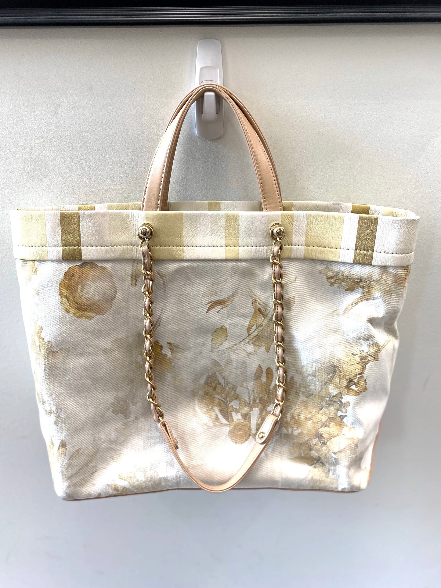 CHANEL CC CAMELLIA TOTE BAG