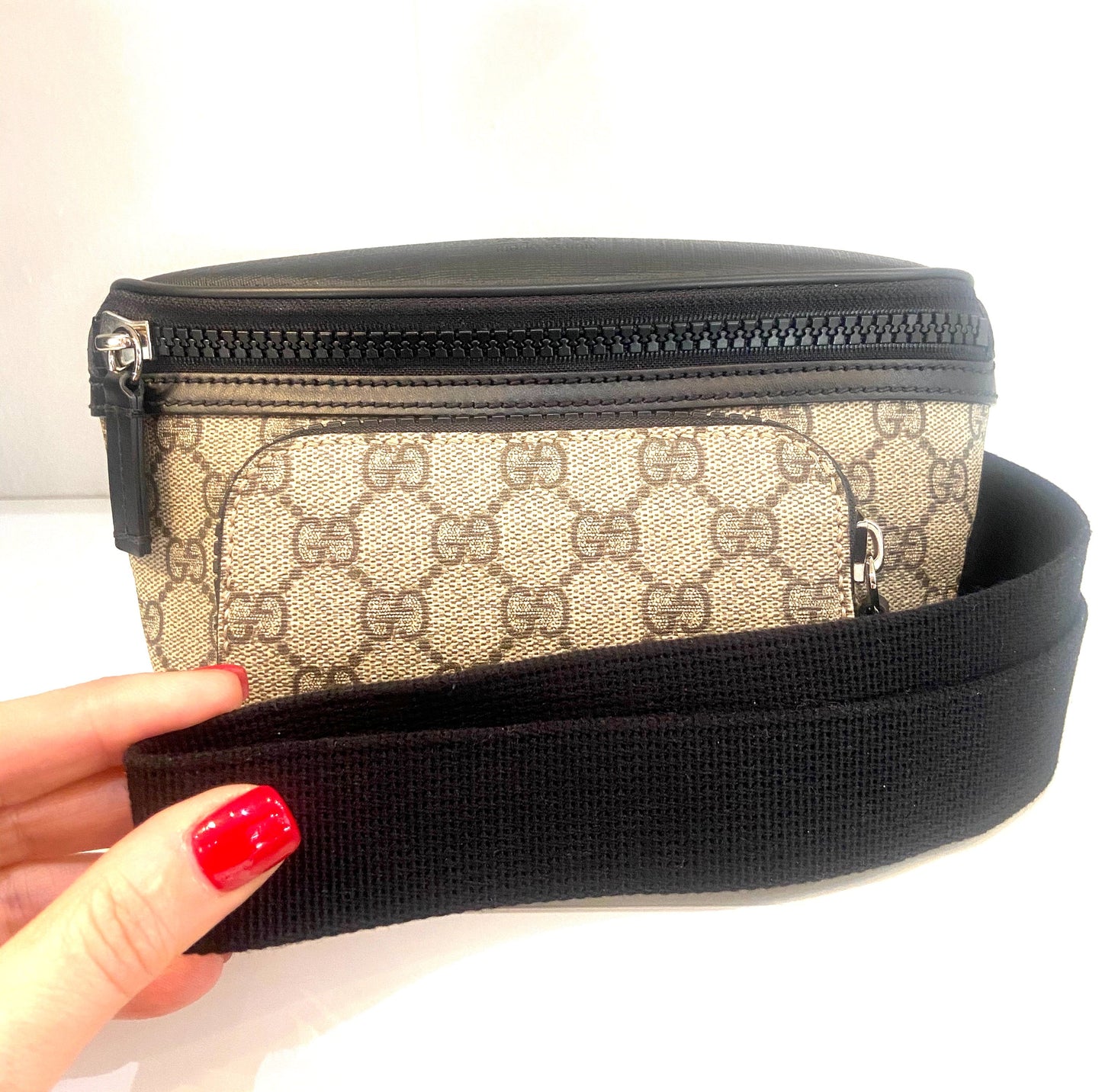 GUCCI GG SUPREME MONOGRAM BELT BAG