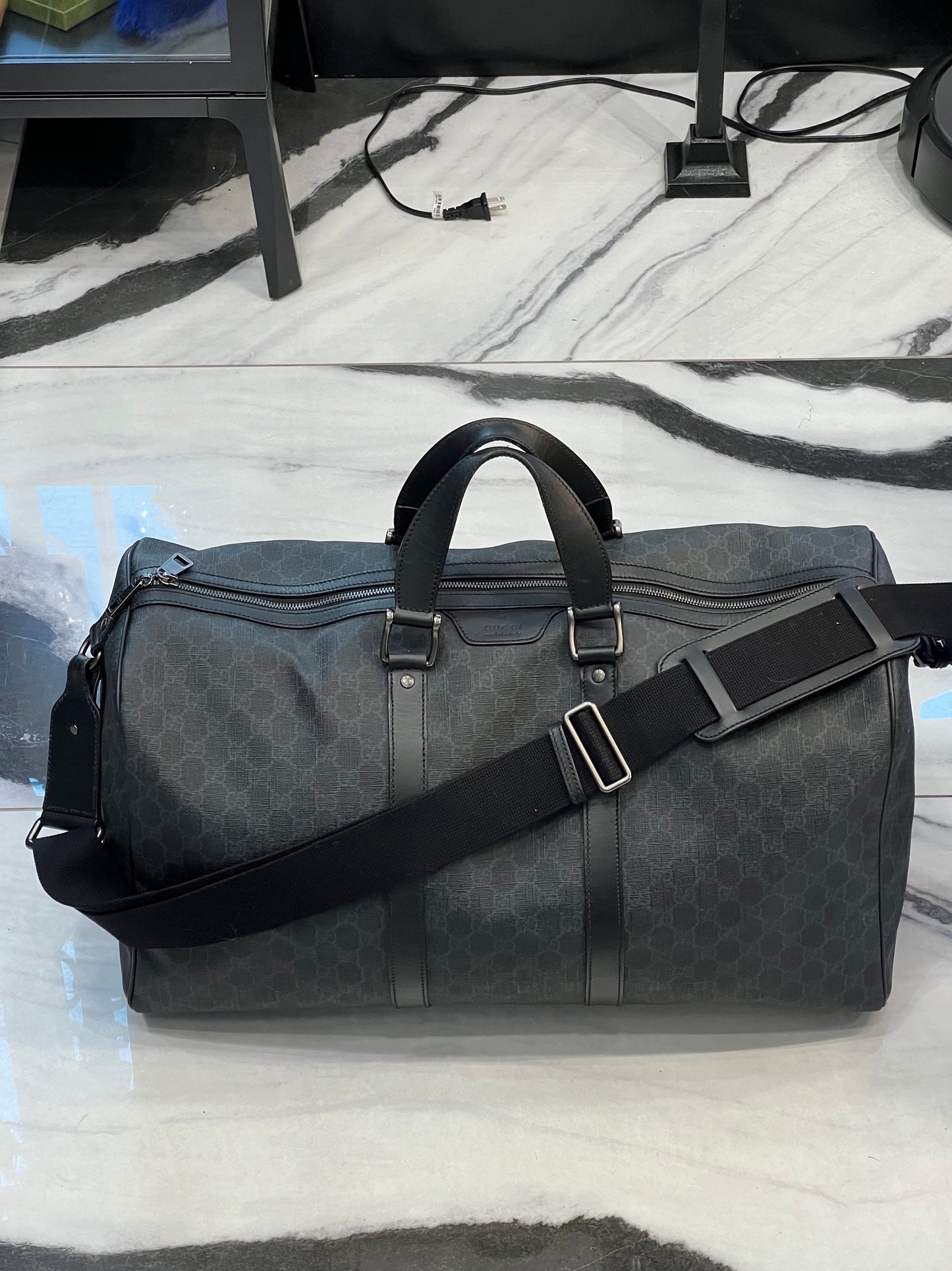 GUCCI GG SUPREME MONOGRAM MEDIUM CARRY-ON DUFFLE BAG