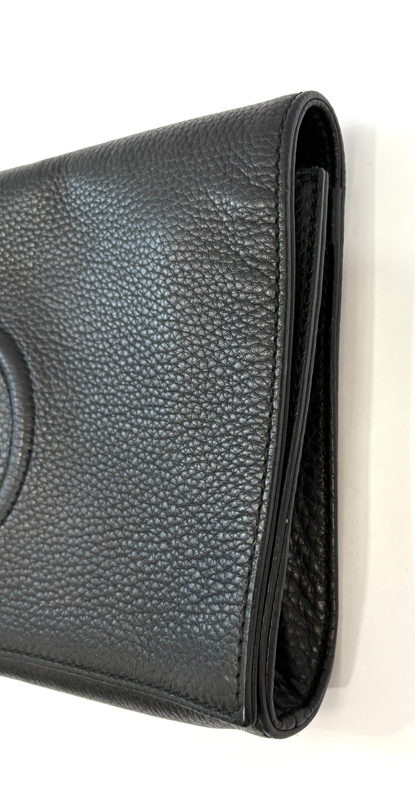 GUCCI PEBBLED CALFSKIN LEATHER MEDIUM SOHO CLUTCH BAG