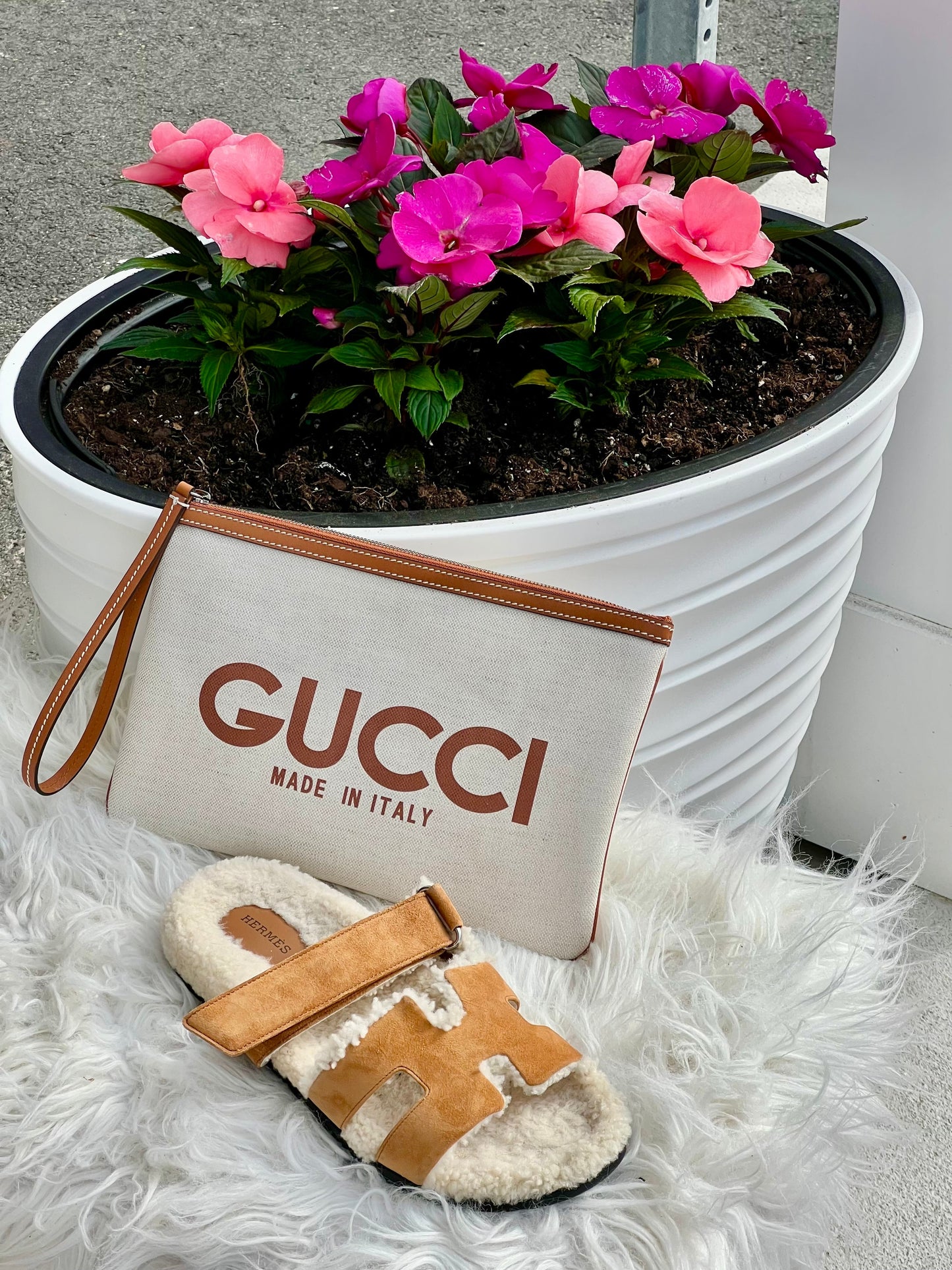 GUCCI LOGO PRINT CANVAS & LEATHER CLUTCH WRISTLET