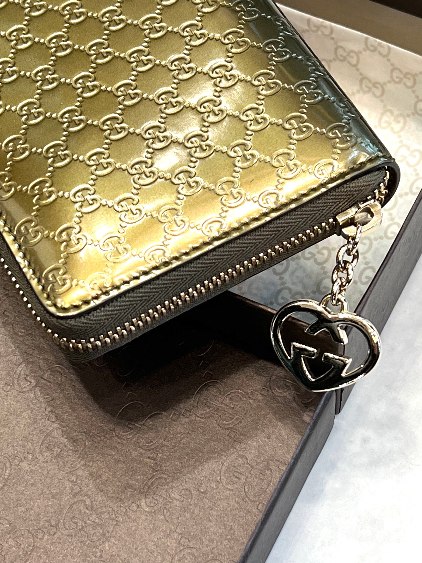 GUCCI METALLIC MICROGUCCISSIMA ZIP AROUND WALLET