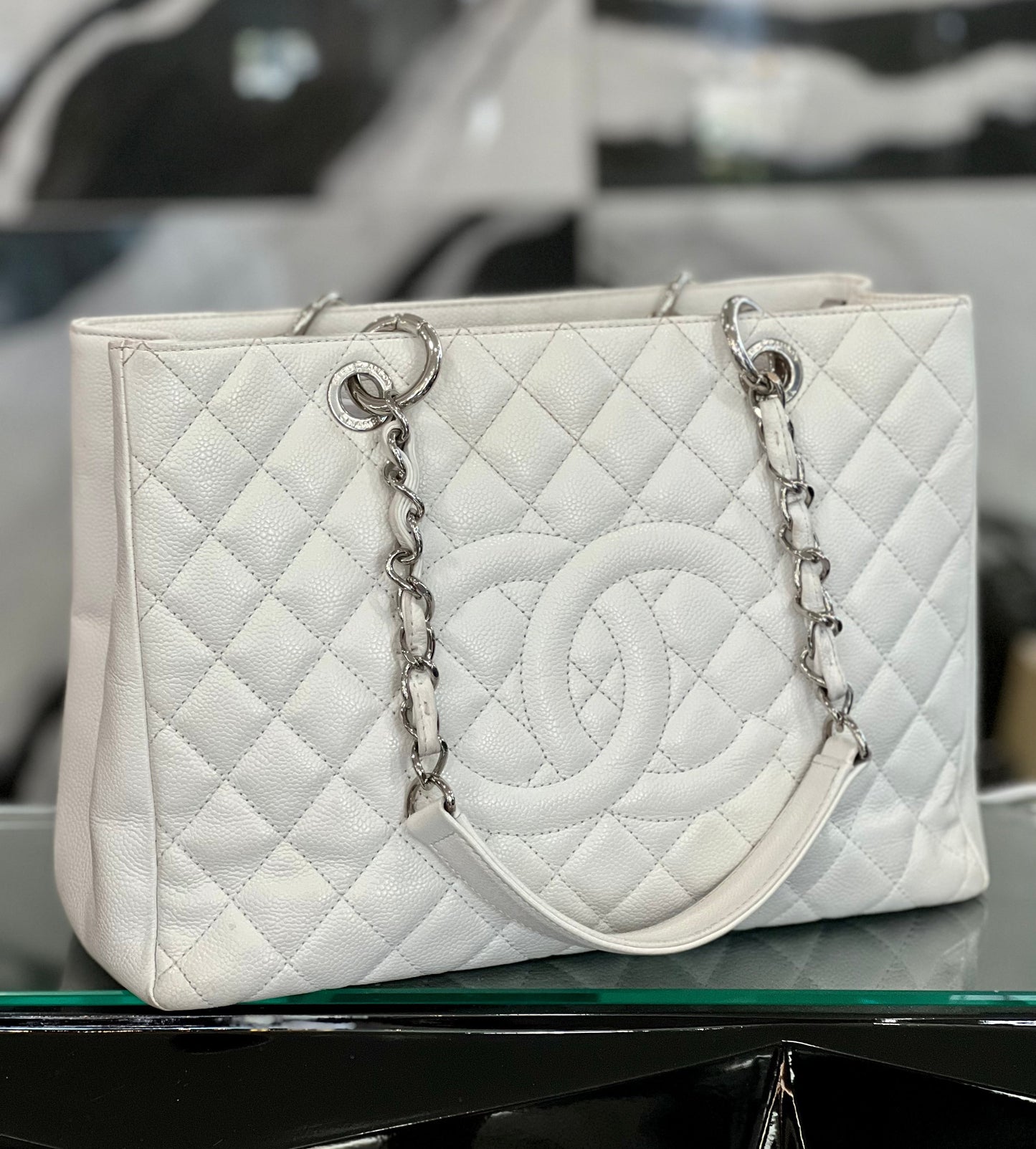 CHANEL WHITE QUILTED CAVIAR GRAND SHOPPER TOTE BAG
