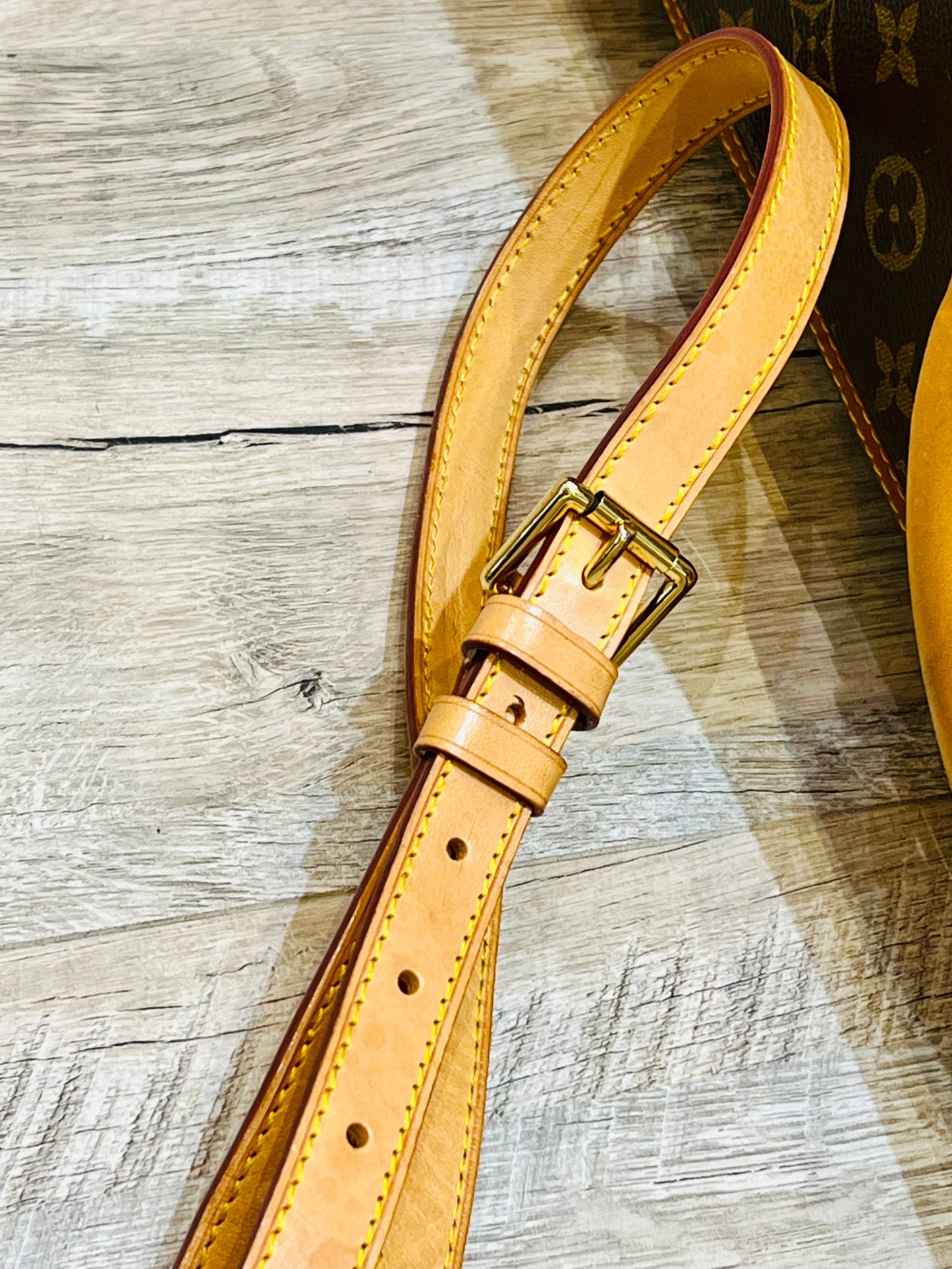 LOUIS VUITTON LEATHER SHOULDER STRAP