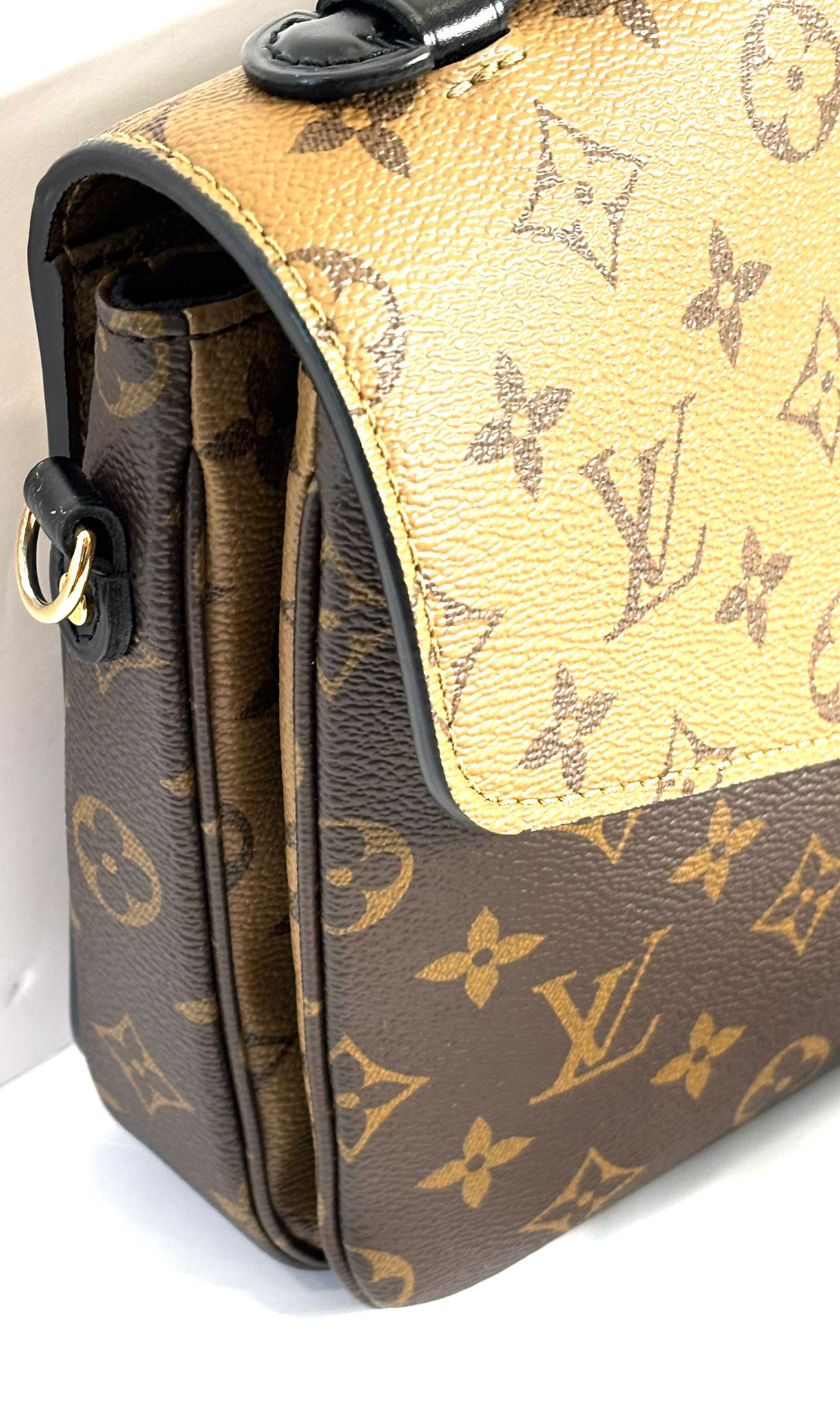 LOUIS VUITTON REVERSE MONOGRAM POCHETTE
