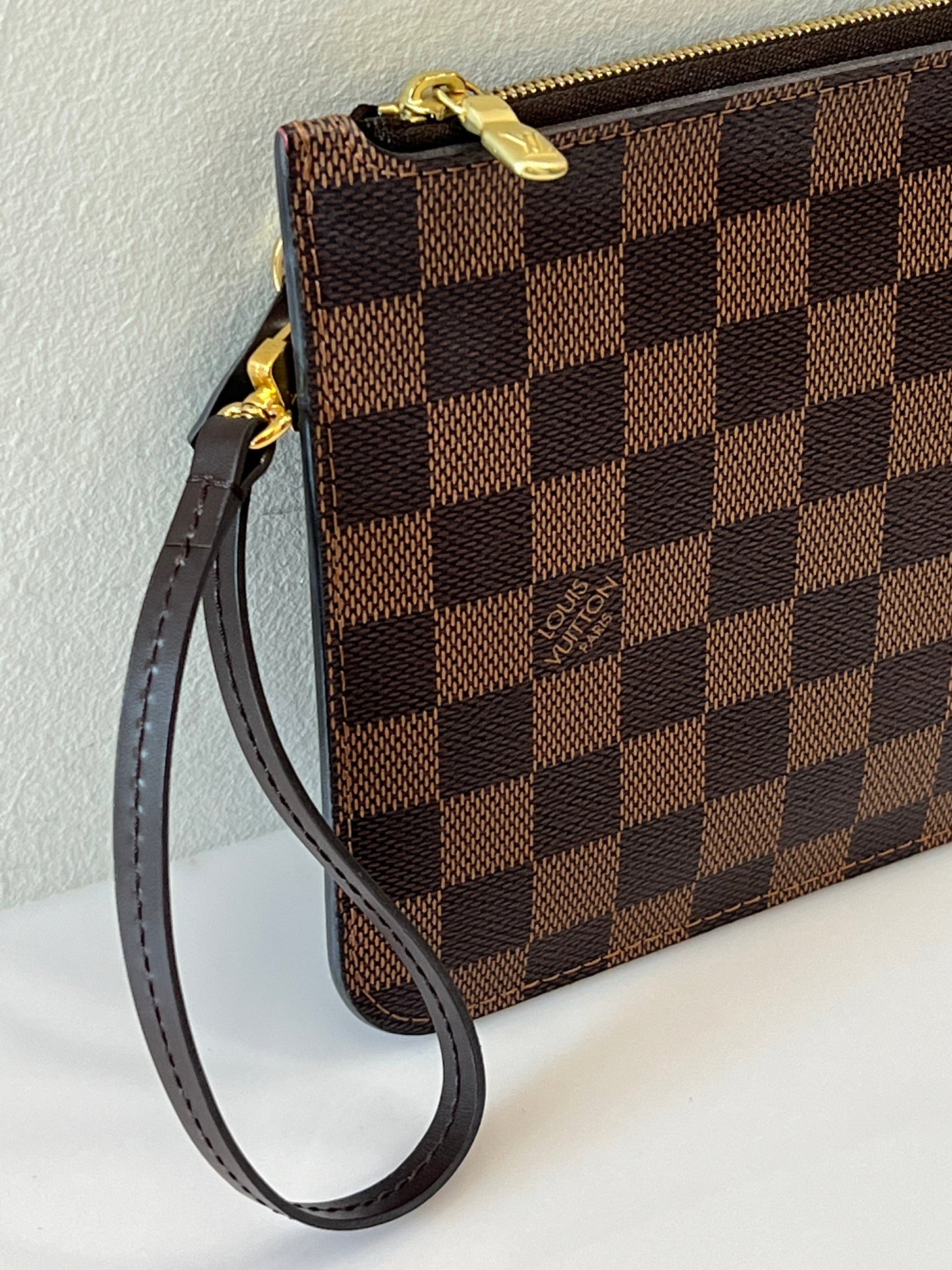 LOUIS VUITTON DAMIER EBENE MM GM POCHETTE CERISE