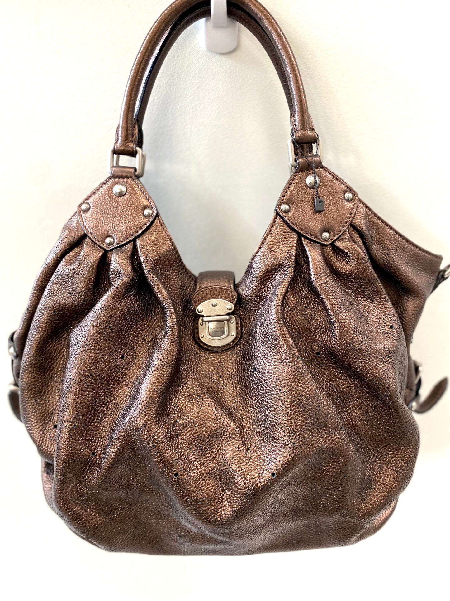 LOUIS VUITTON MONOGRAM MAHINA SHOULDER BAG