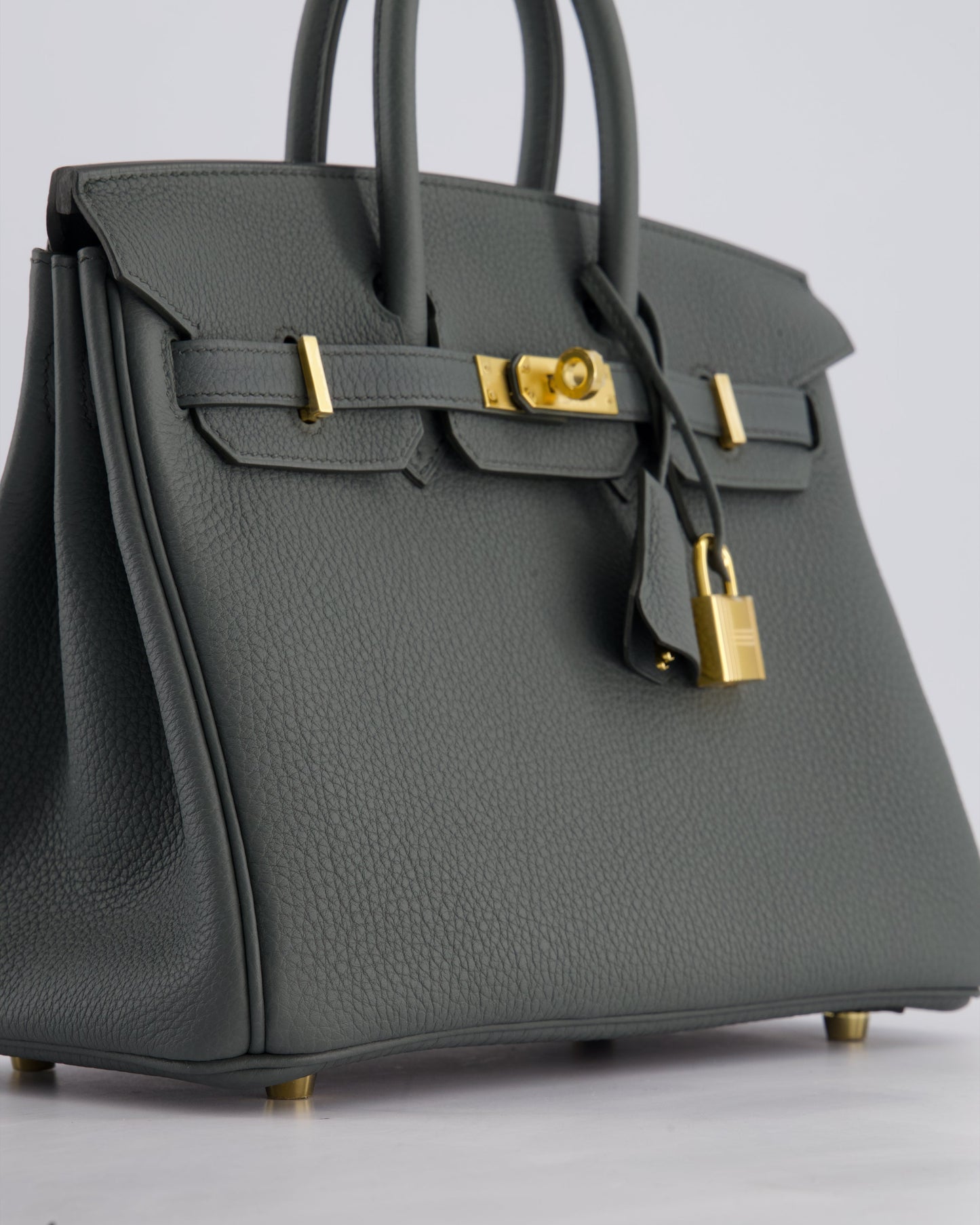 *SUPER HOT COLOUR* Hermès Birkin 25cm Retourne Bag in Vert Amande Togo Leather with Gold Hardware
