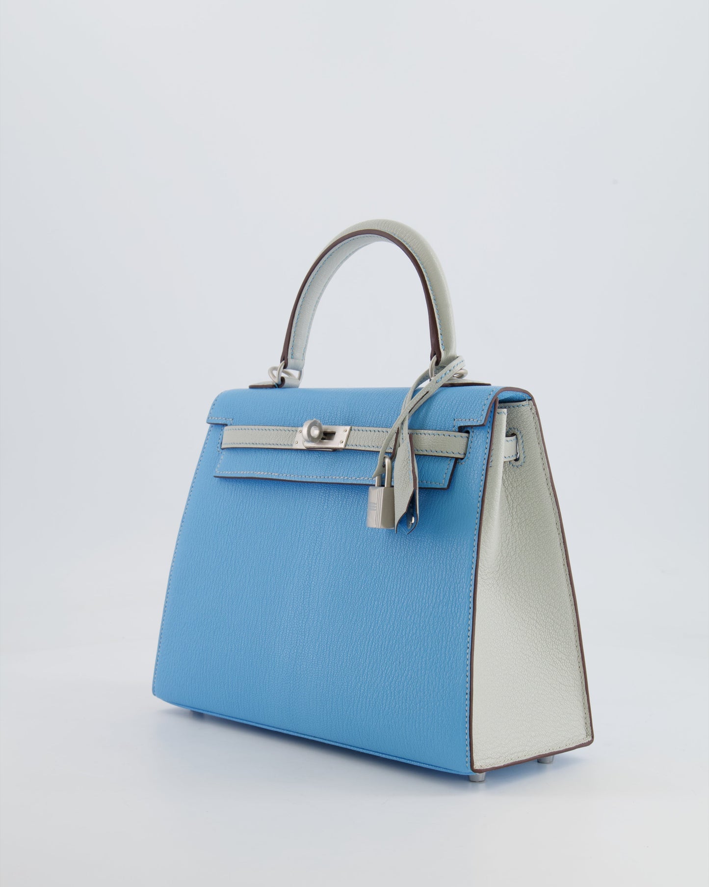*VERY RARE* Hermès Kelly Sellier HSS 25cm Bag in Bleu Celeste and Gris Perle Chèvre Leather with Contrast Stitching and Brushed Palladium Hardware