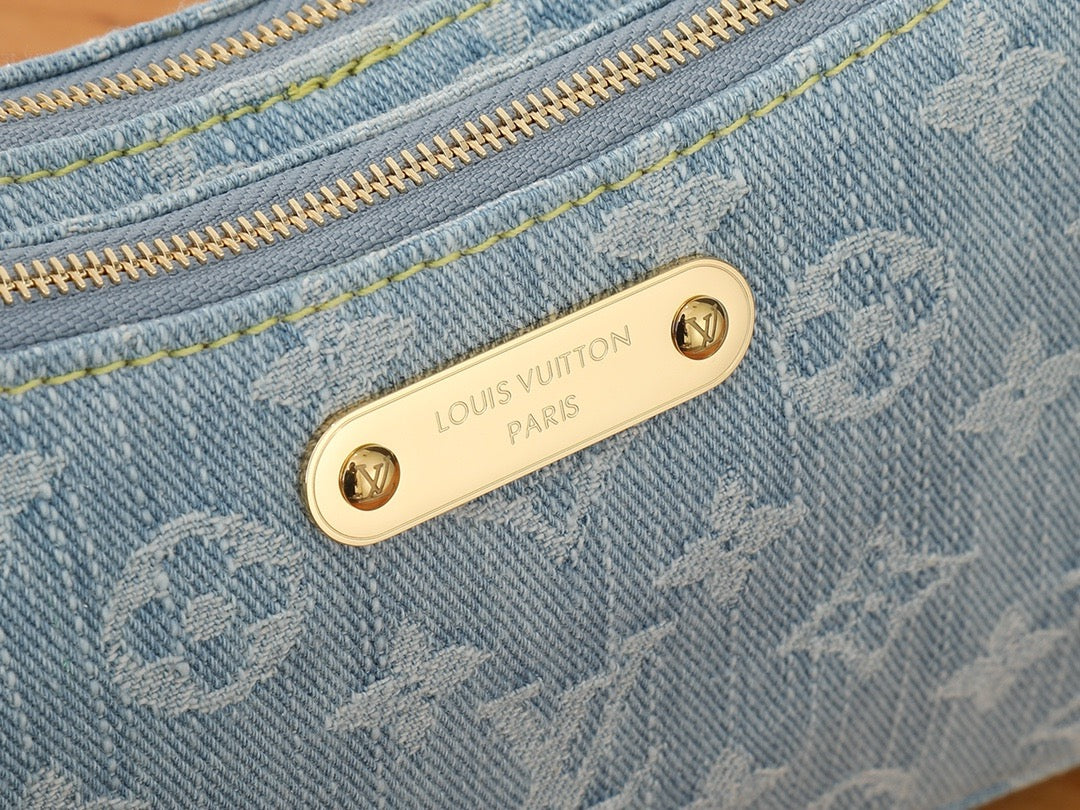 Louis Vuitton M83532 Liv Pochette