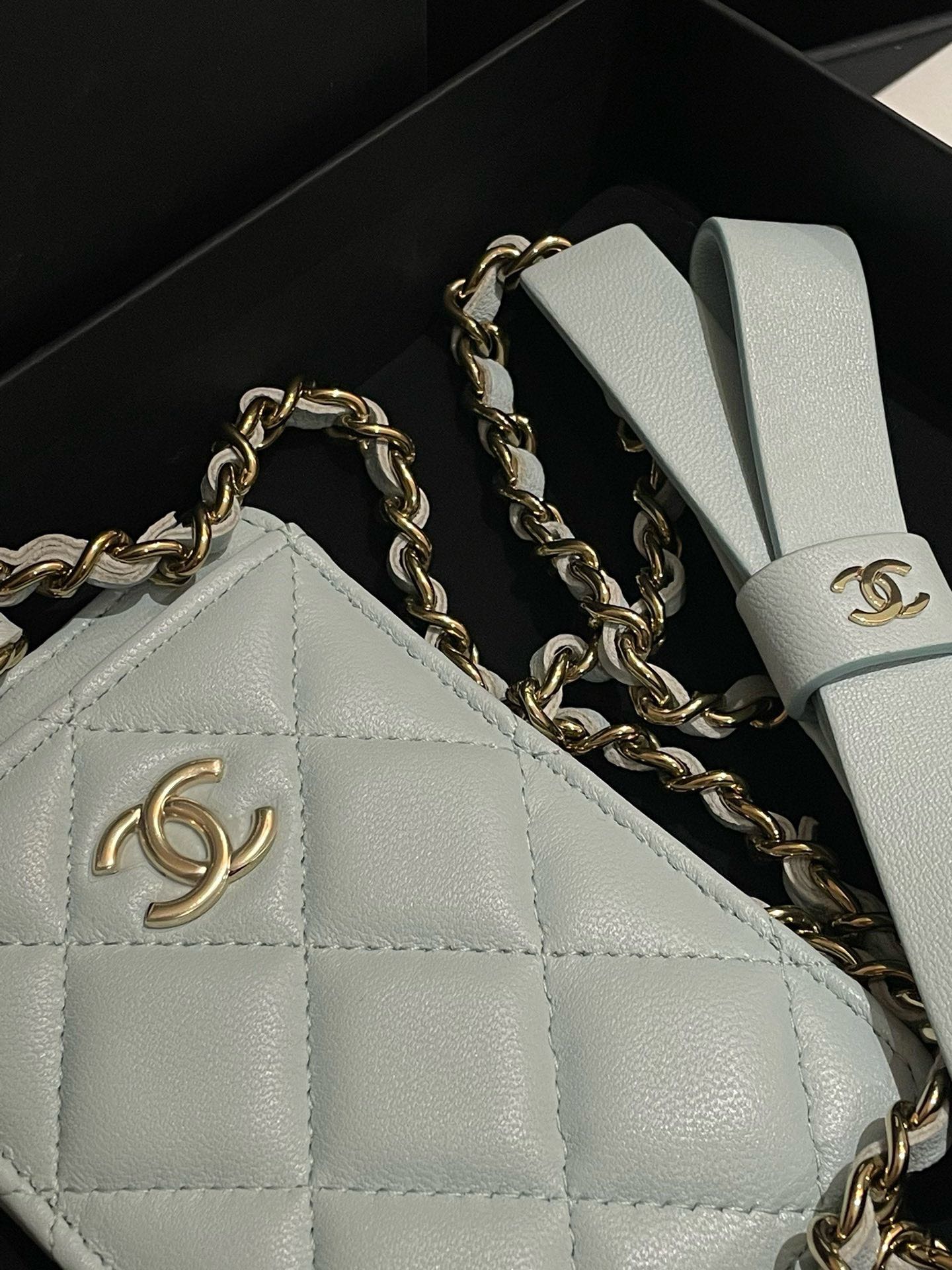 Chanel 99% New Quilted Card Holder with Chain, White Leather, 2021