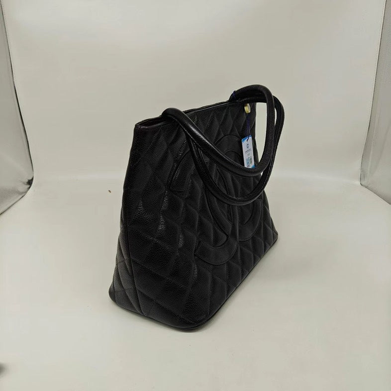 Chanel Hilton Black Caviar Hobo Underarm Tote in Black Leather