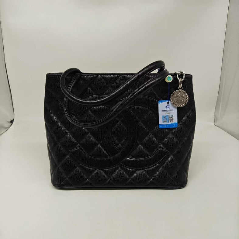 Chanel Hilton Black Caviar Hobo Underarm Tote in Black Leather