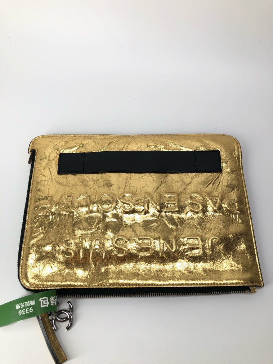 Preloved Chanel Je Ne Suis Pas En Solde Gold Leather Clutch