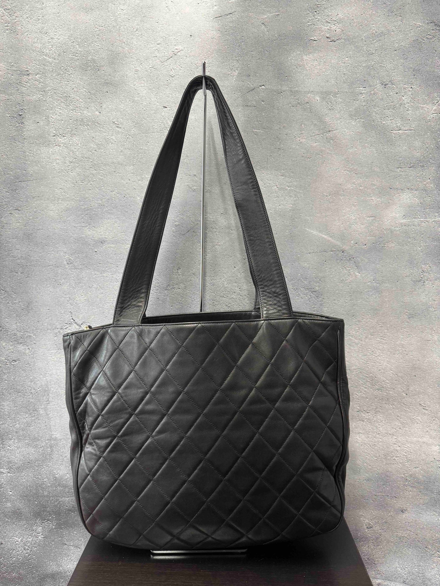 Chanel Long Strap RE868198000 Black Leather Tote