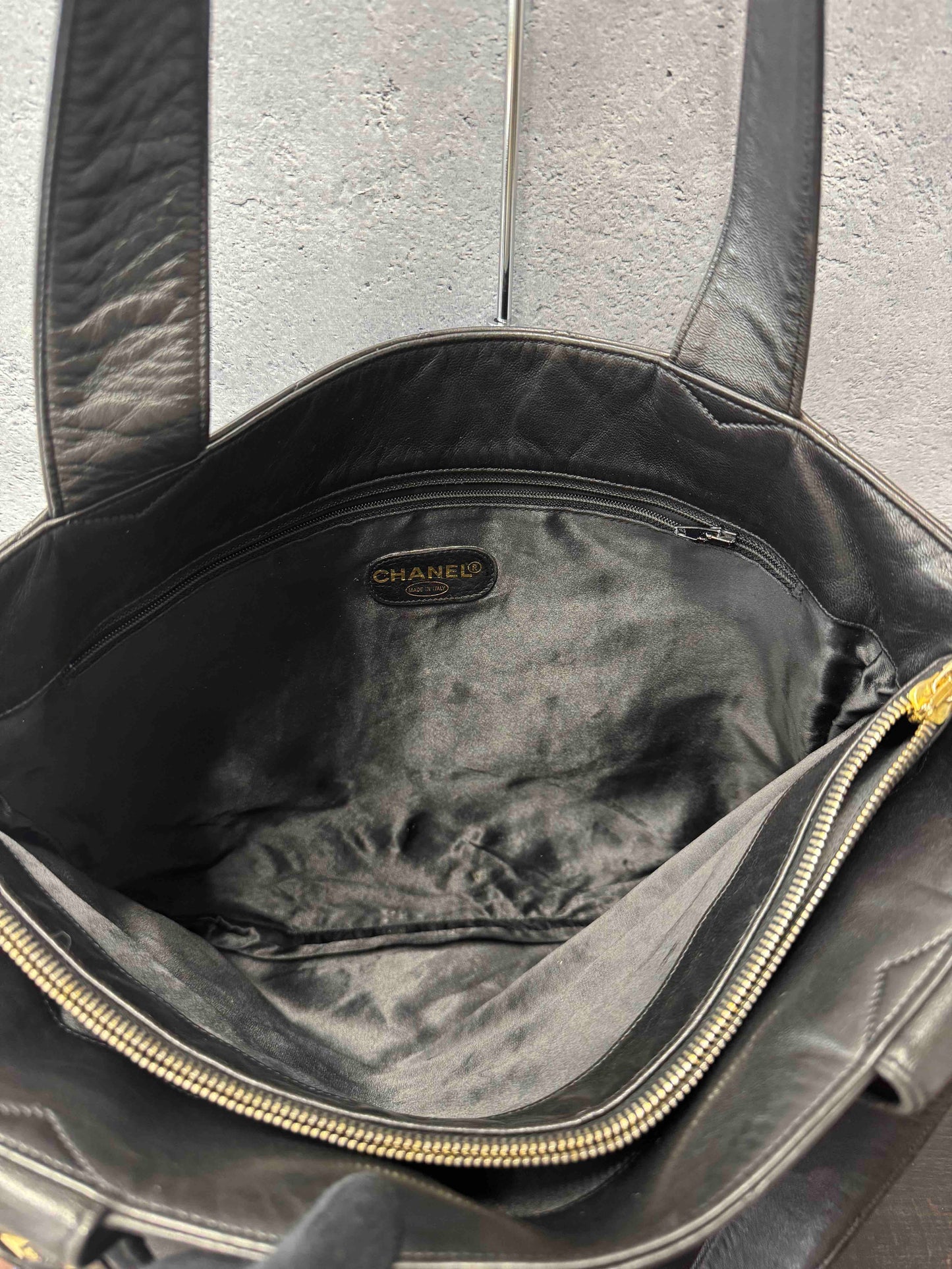 Chanel Long Strap RE868198000 Black Leather Tote