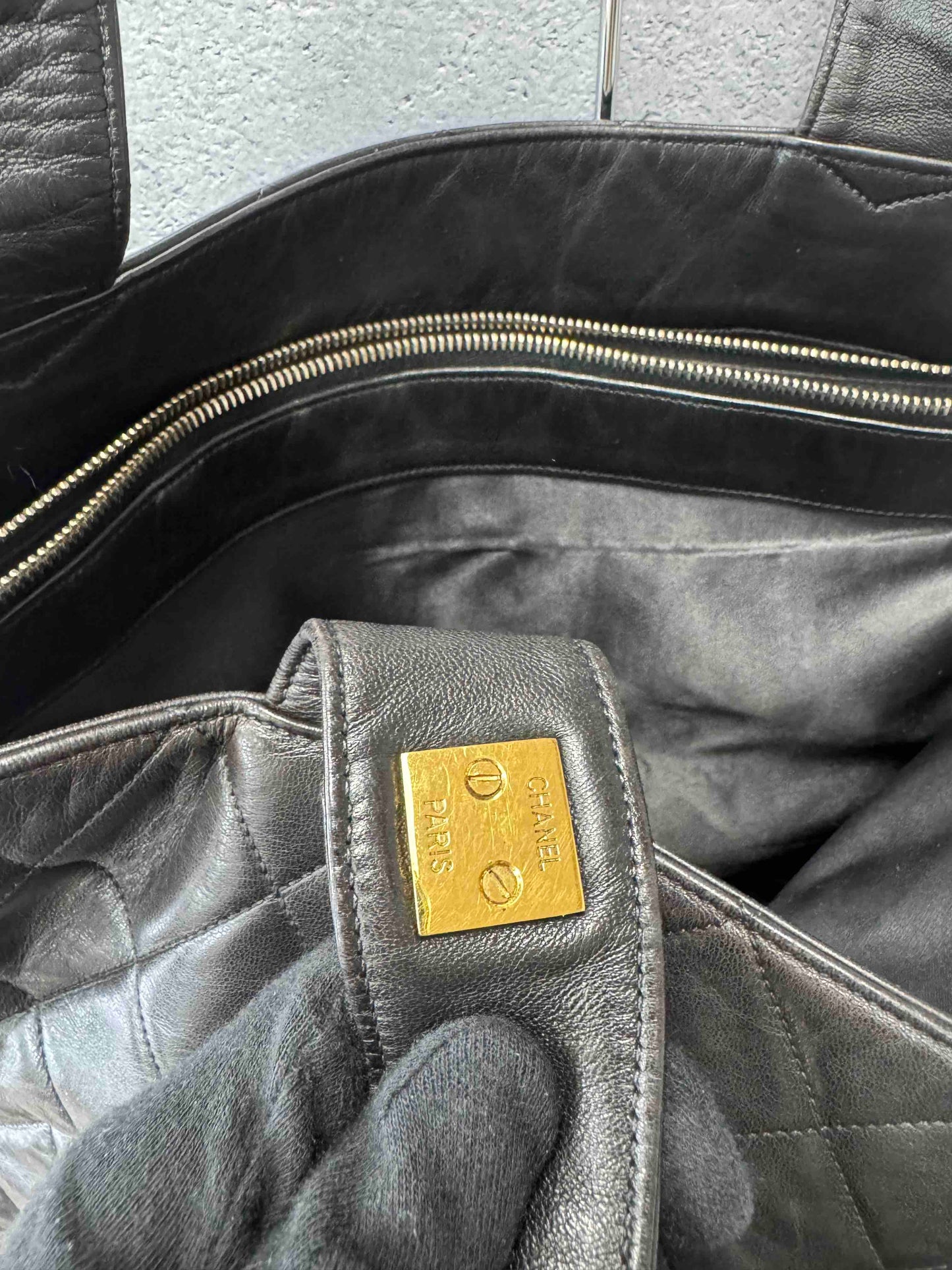 Chanel Long Strap RE868198000 Black Leather Tote