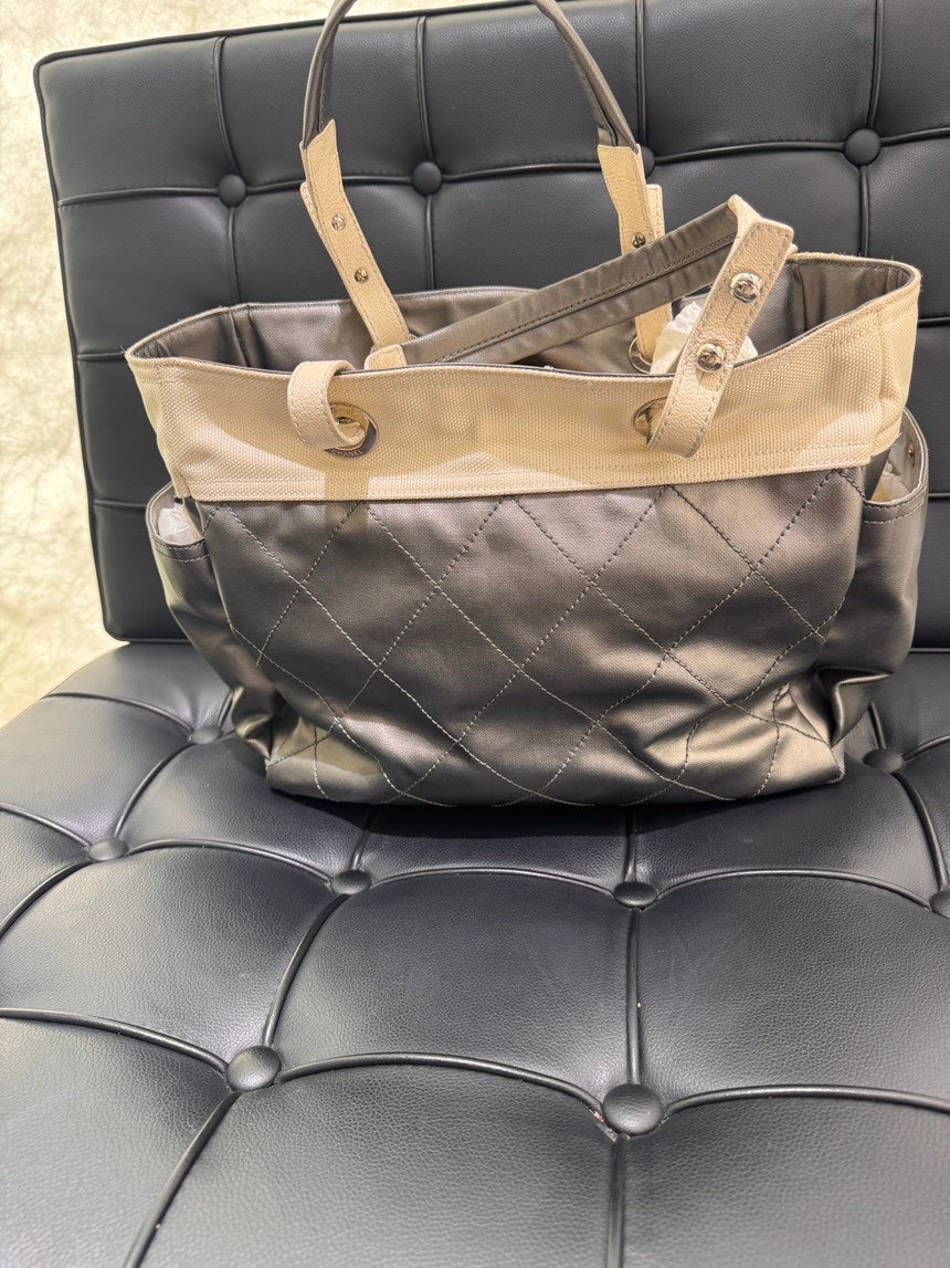 Chanel Vintage Tote Bag in Grey Leather